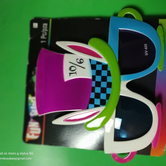 Character Sunglasses - Picture 5 of 16